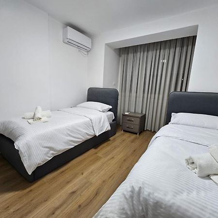 Elois Luxury Apartment Tirana Exteriör bild