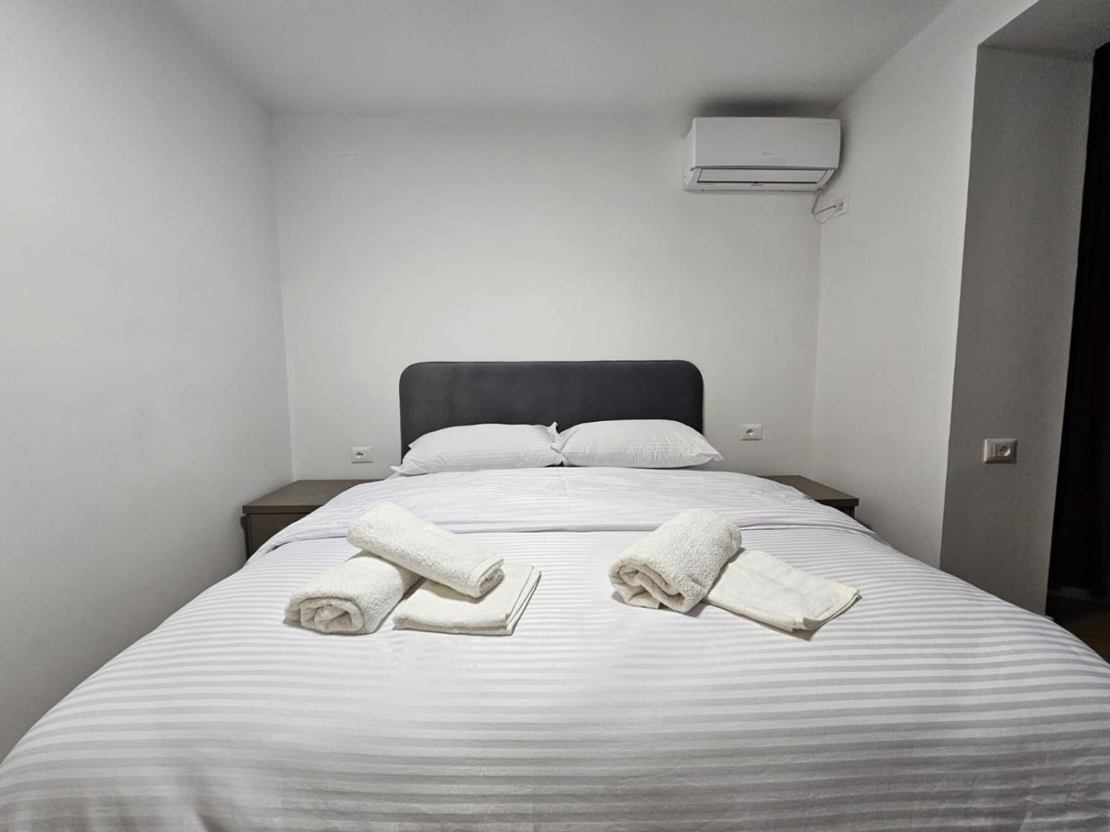 Elois Luxury Apartment Tirana Exteriör bild