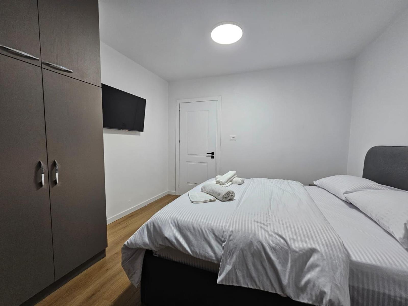 Elois Luxury Apartment Tirana Exteriör bild