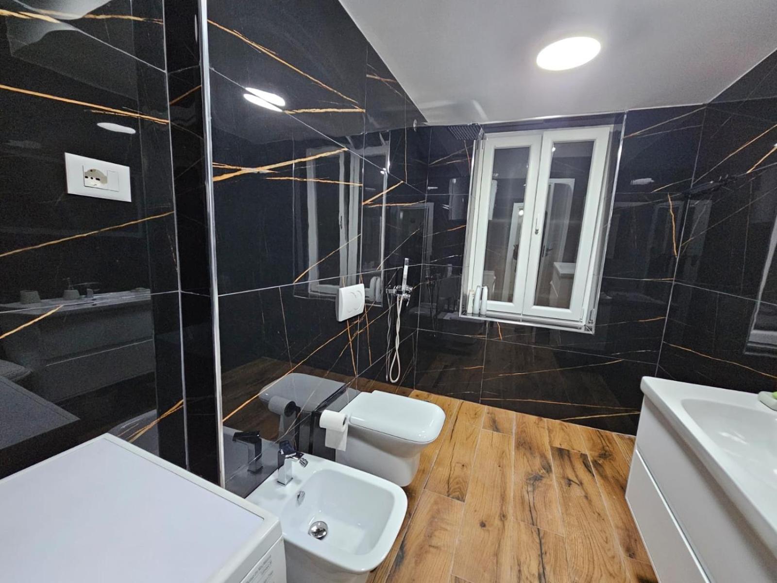 Elois Luxury Apartment Tirana Exteriör bild